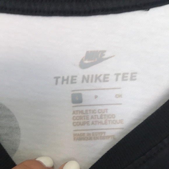 Black and white nike crop top - Picture 3 of 3